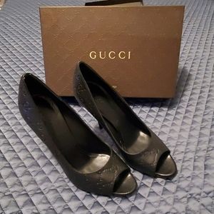 Black high heel Gucci black
